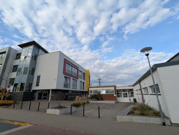Image - Vorplatz Oberschule Borgloh 4